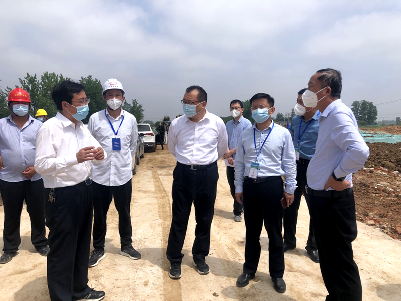 六安市委常委、常務(wù)副市長劉洪潔赴G237項目督導(dǎo)疫情防控及復(fù)工復(fù)產(chǎn)