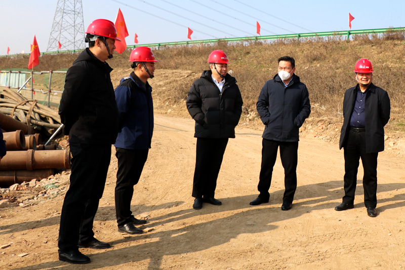 公司黨委書記、董事長錢申春調(diào)研S247（圍烏路）改建工程四期項目建設 (2)